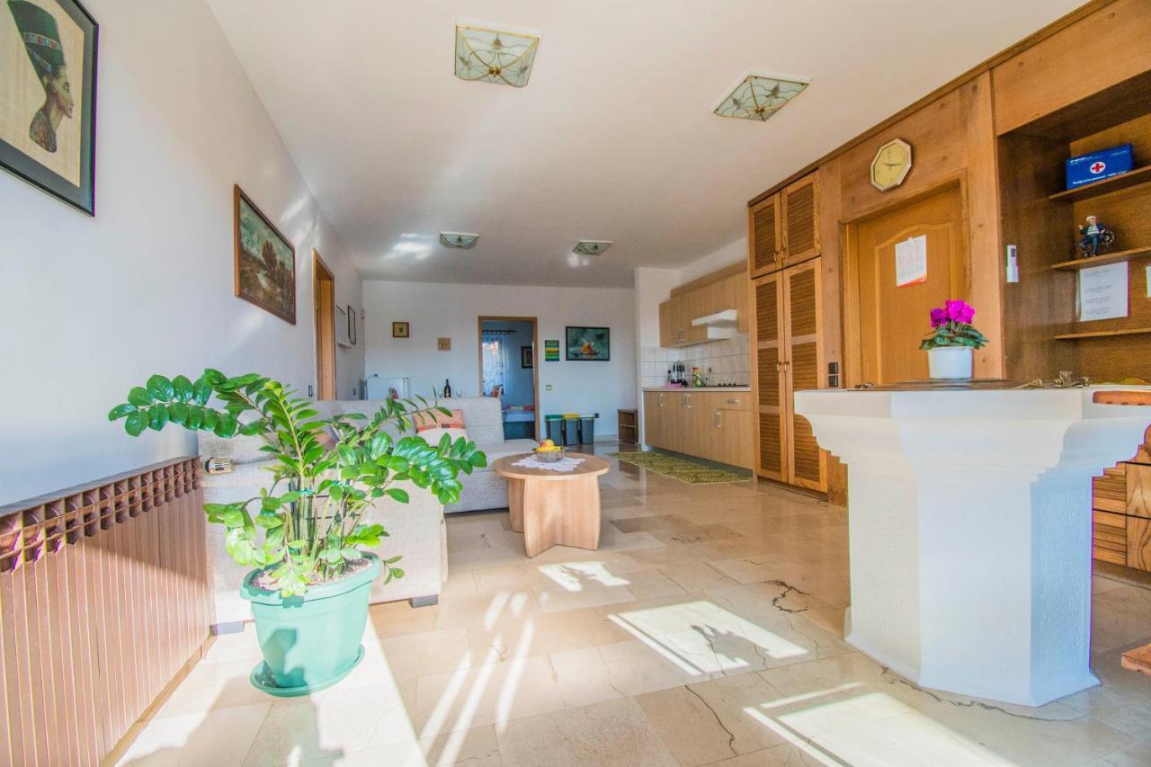 Apartments Grand & Plav In Krk Крк Екстер'єр фото