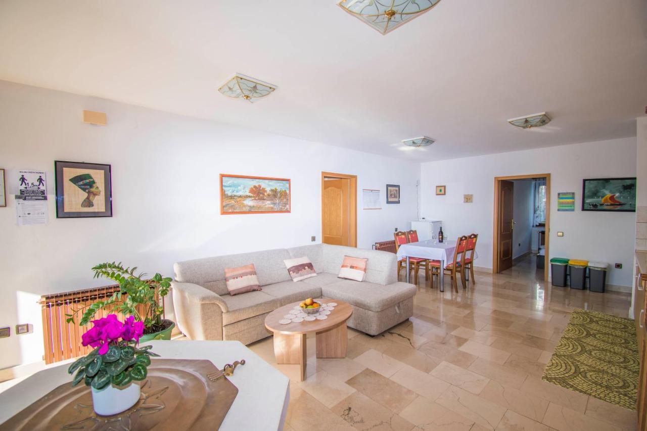 Apartments Grand & Plav In Krk Крк Екстер'єр фото