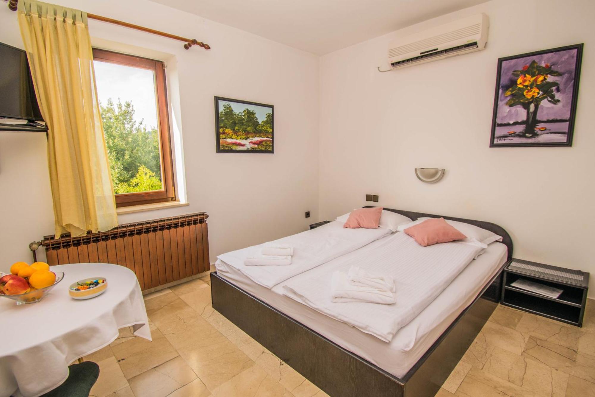 Apartments Grand & Plav In Krk Крк Екстер'єр фото